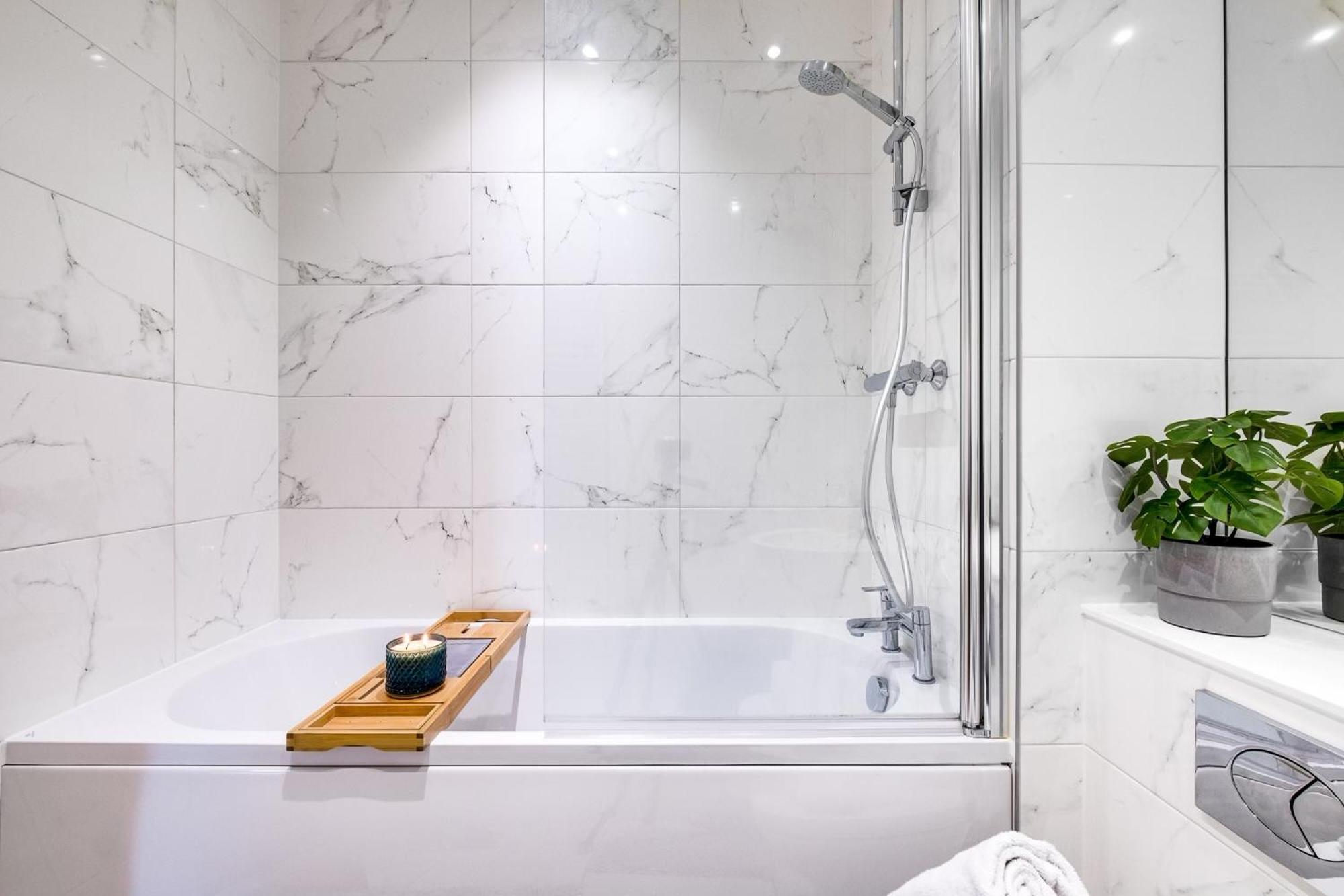 Luxurious & Glamorous Centrally Located 2 Bedroom 2 Bathroom Apartment - Central Birmingham - Secure Parking - Netflix Exterior foto