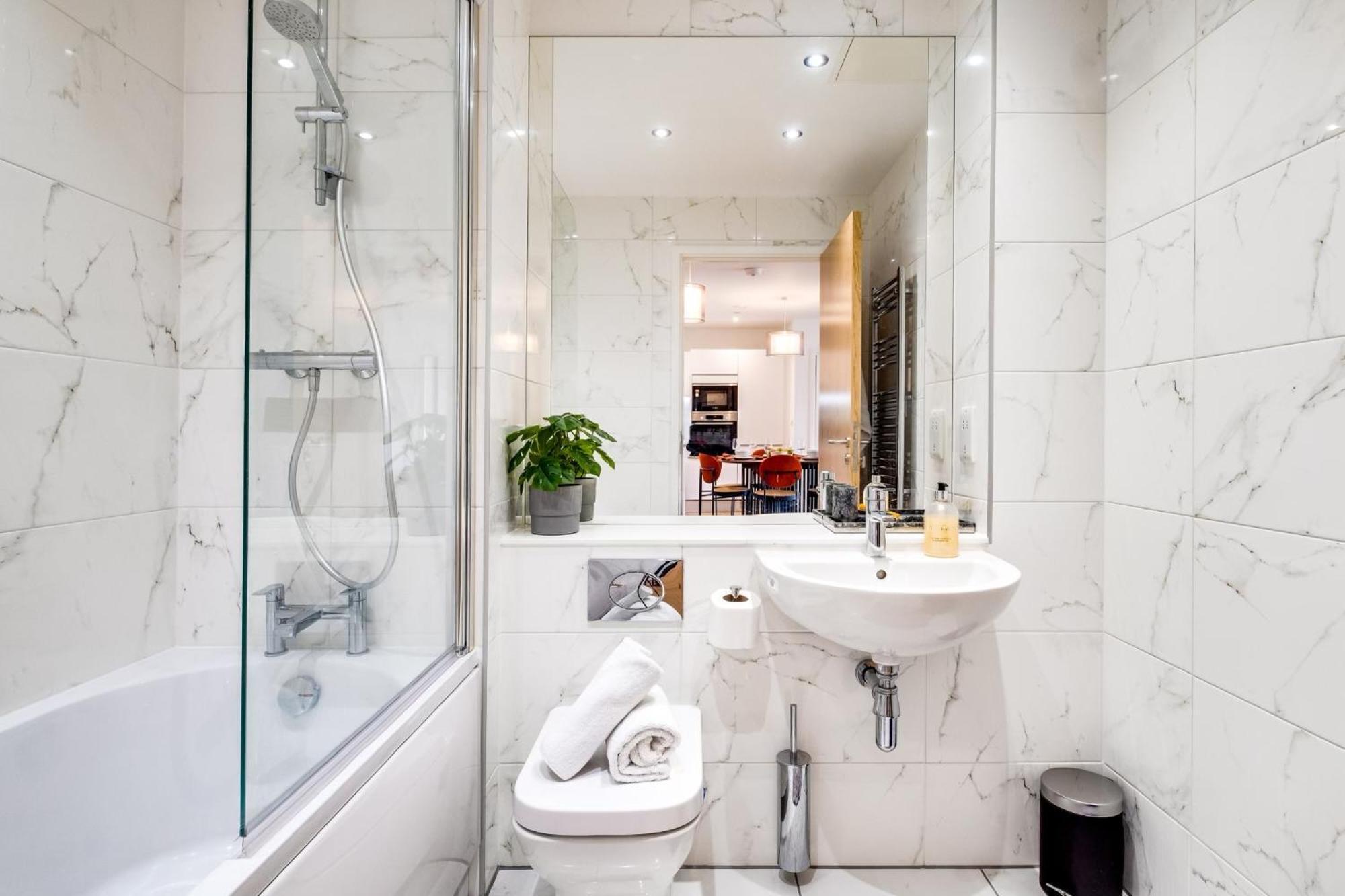 Luxurious & Glamorous Centrally Located 2 Bedroom 2 Bathroom Apartment - Central Birmingham - Secure Parking - Netflix Exterior foto